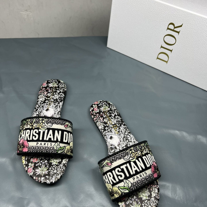 ch**an D*or slippers